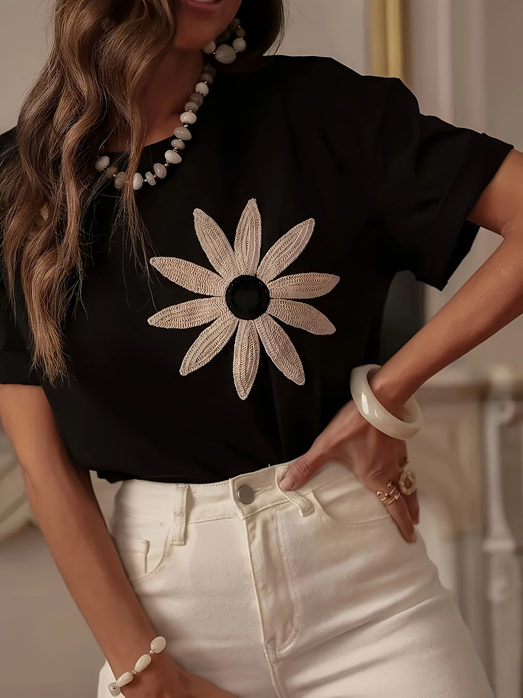 [Floral Women's T-Shirt] Elegant Floral Women's Casual Short Sleeve T-Shirt | Sunflower Applique Black Round Neck Top | Machine Washable Winter Blouse