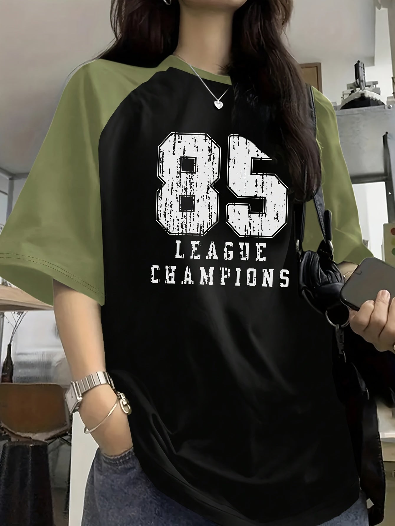 Women'S Casual Y2K-Inspired "8.5 League Champions" Graphic Tee - Black & Olive, Short Sleeve, Crew Neck, Casual Attire|Vintage Print Top|Short Sleeve Shirt