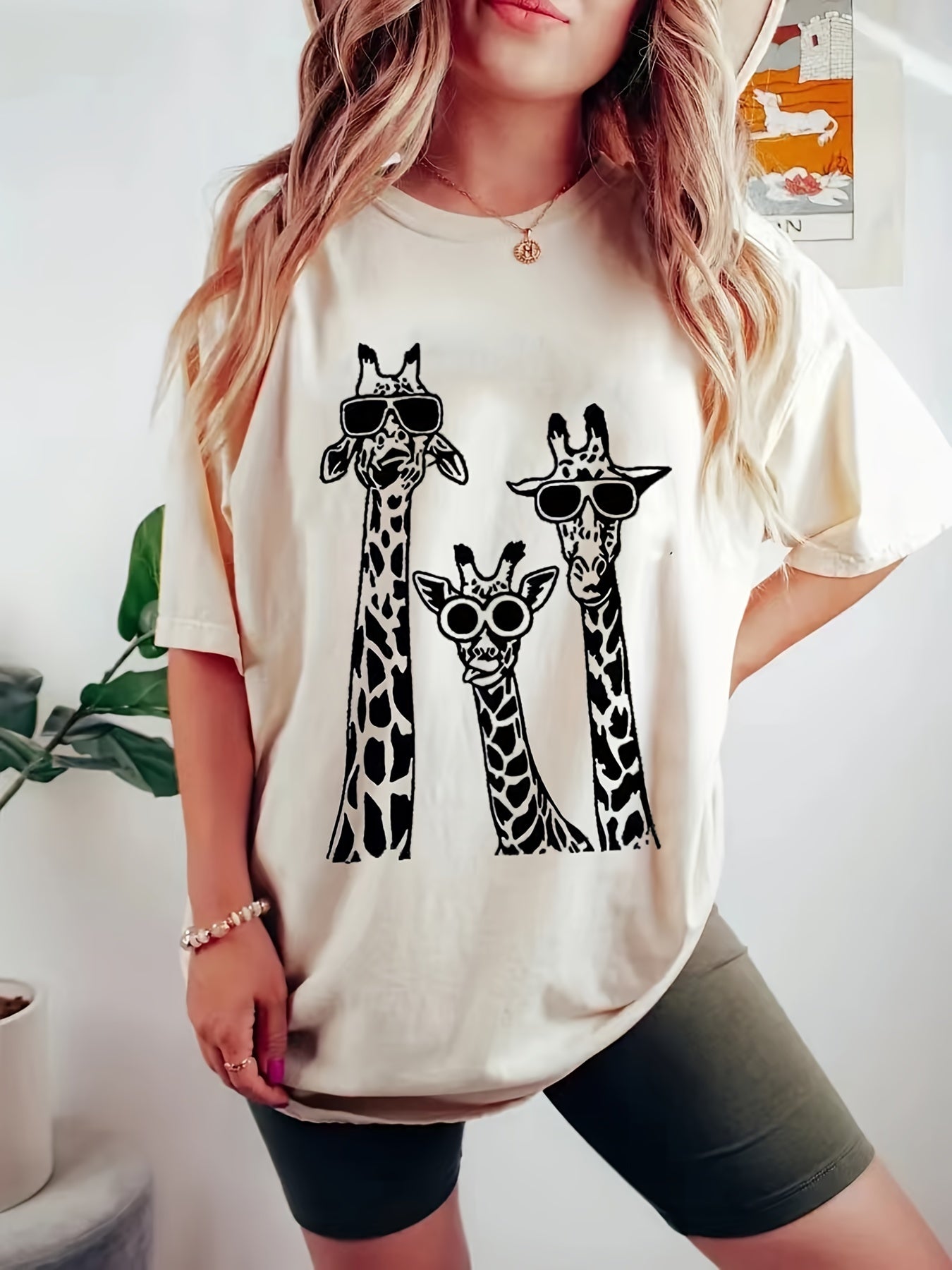 Women's Casual Short Sleeve T-Shirt with Giraffe Print & Fashion Glasses Design - Dark Blue Round Neck Tee, Machine Washable All-Season Comfort Fit, Easy Care Clothing