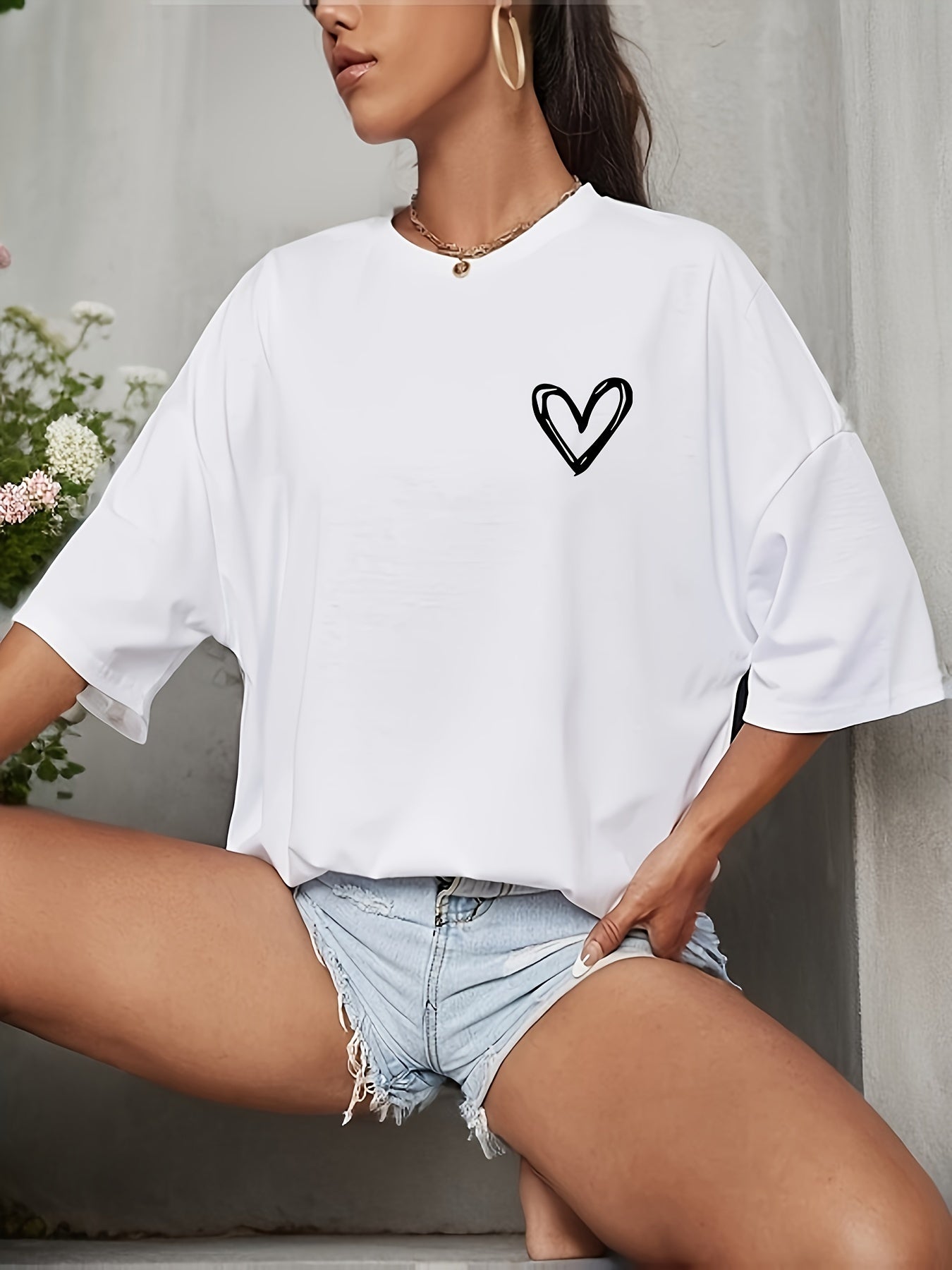 Women's Oversized White Casual T-Shirt with Black Heart Print - Soft Mid-Stretch Fabric, Dropped Shoulder Relaxed Fit, Round Neck Short Sleeve Everyday Comfort Top for All-Season Wear, Comfortable Outfit, Lightweight Tee, Durable Fabric, Loose Fit Shirt,
