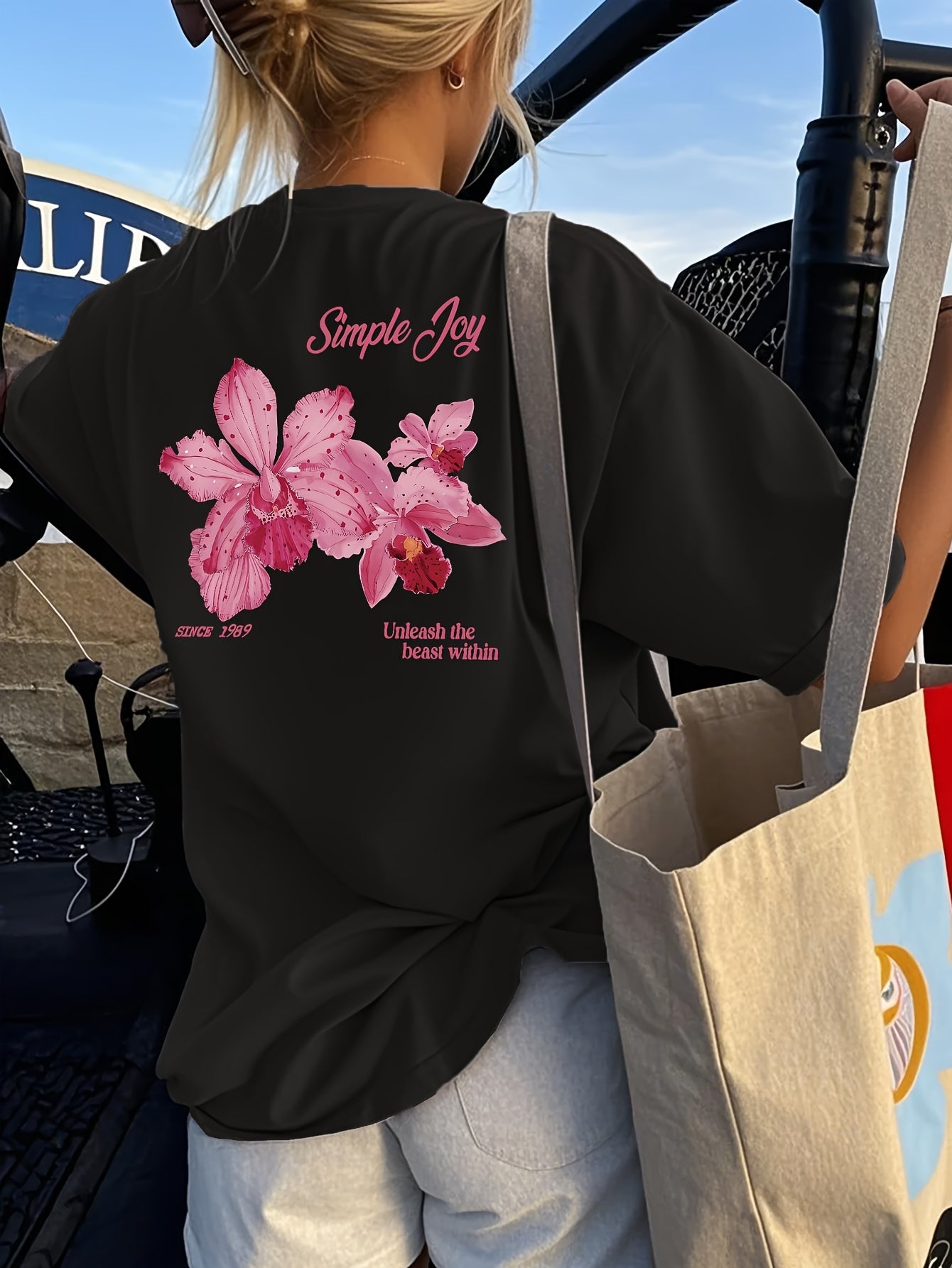 Women's Light Pink Floral & "Simple Joy" Letter Print T-Shirt - Summer Short Sleeve Round Neck Loose Fit Casual Top with Orchid Design, Breathable Everyday Shirt for Spring/Summer Outfits, Relaxed Style, Spring Fashion, Comfortable Fabric, Lightweight