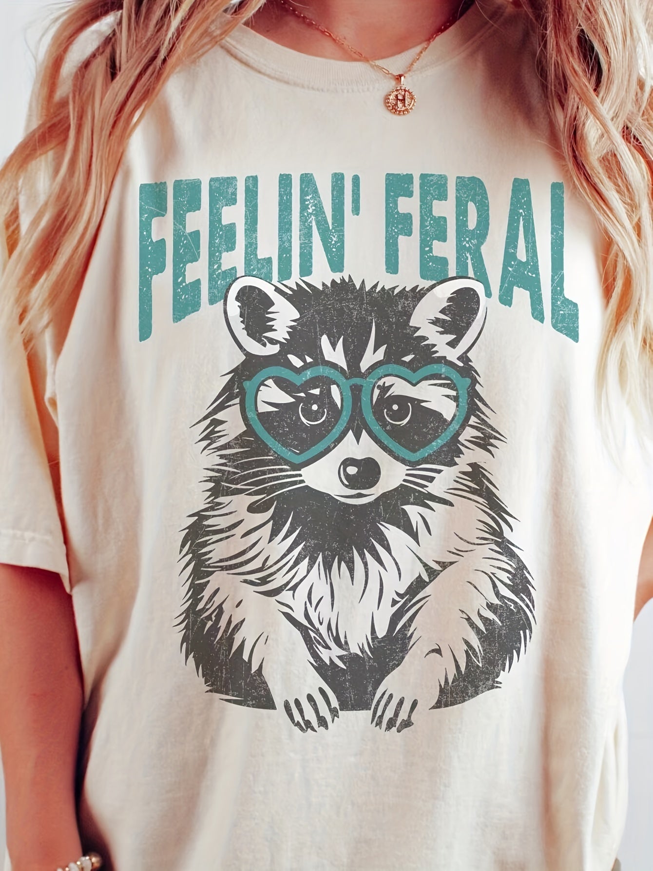[Quirky Graphic Tee] Quirky Graphic Women's Casual T-Shirt | Light Beige Round Neck Tee, Machine Washable Regular Fit, Allseason Apparel, Nontransparent Material, Playful Raccoon & "FEELIN' FERAL" Print