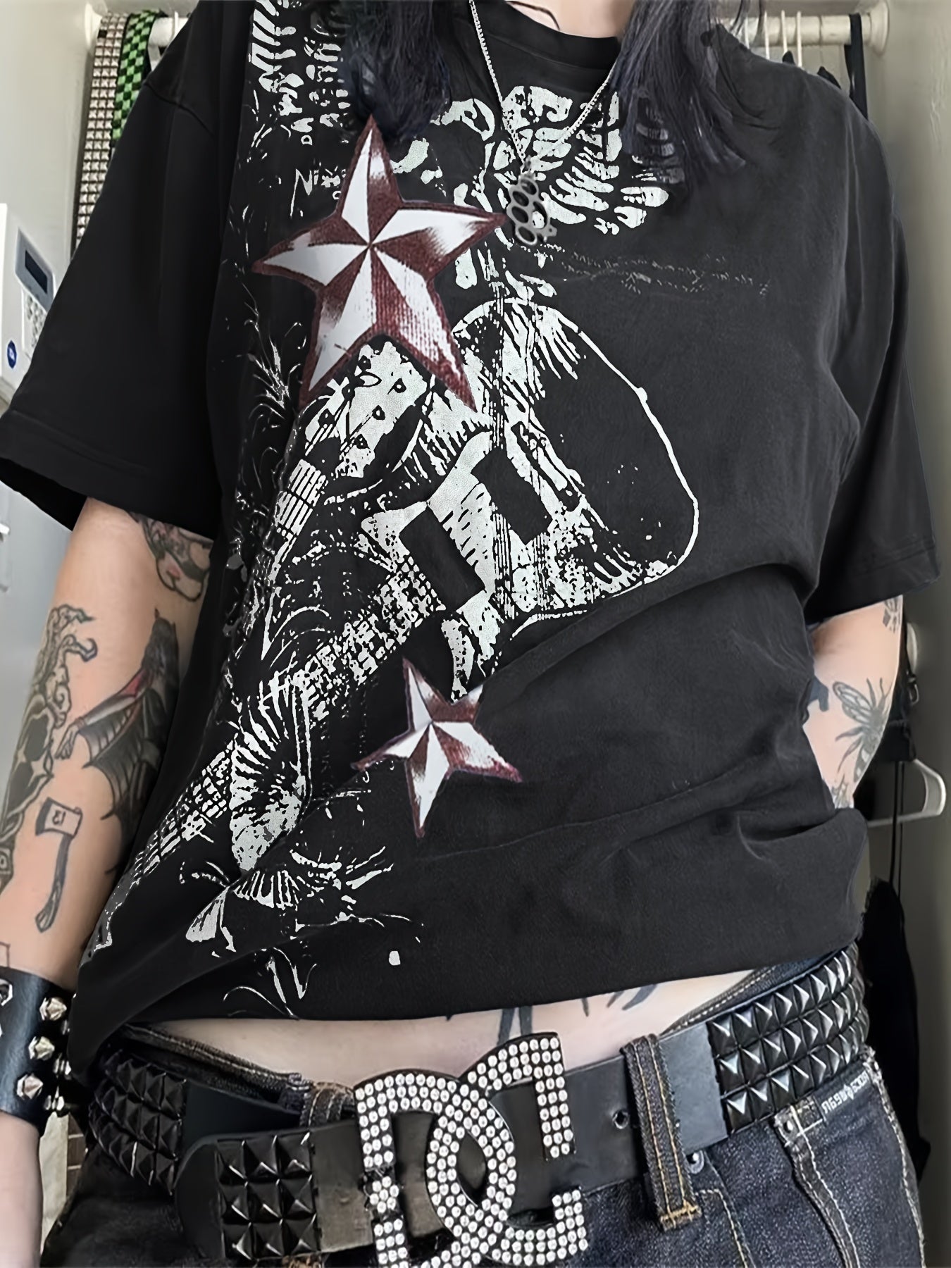 Y2K Retro Women's Graphic T-Shirt - Black Geometric Guitar & Wings Print Short Sleeve Round Neck Top, Machine Washable Spring/Summer Casual Tee, Fashionable Graphic Print T Shirt, Summer Clothing, Edgy Casualwear, Durable Fabric