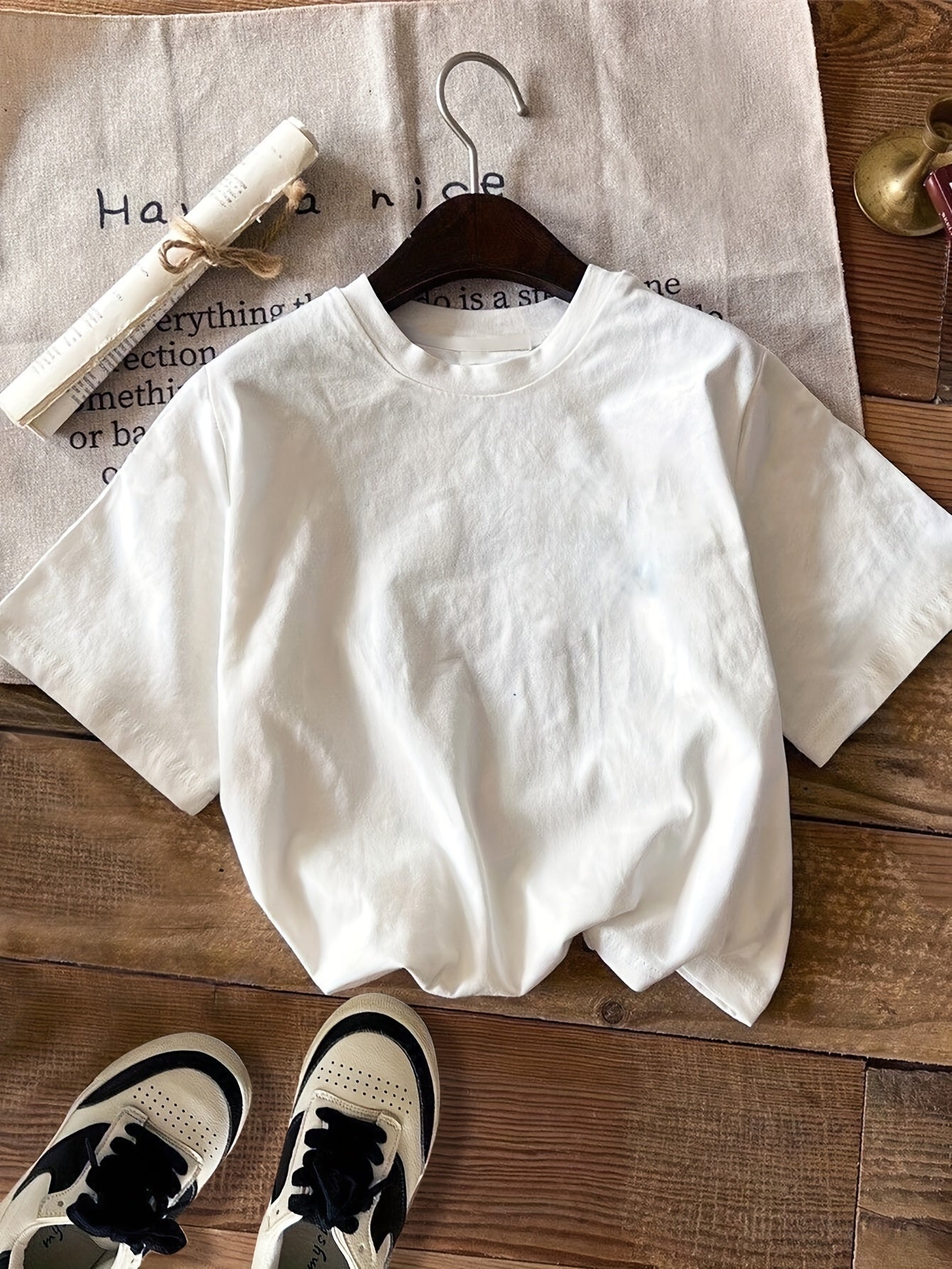 Women's Casual Oversized T-Shirt with Black Star Print - White Round Neck Short Sleeve Top for Spring/Summer, Machine Washable & Breathable Casual Attire, Ladies T Shirts, Spring Summer Apparel, Relaxed Fit Tee, Comfortable Clothing
