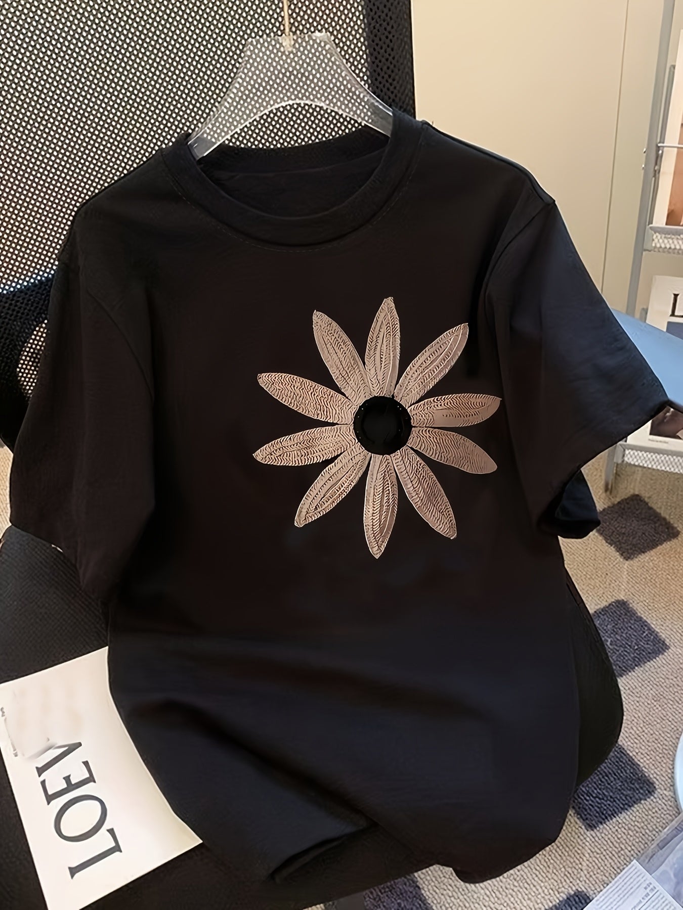 [Floral Women's T-Shirt] Elegant Floral Women's Casual Short Sleeve T-Shirt | Sunflower Applique Black Round Neck Top | Machine Washable Winter Blouse