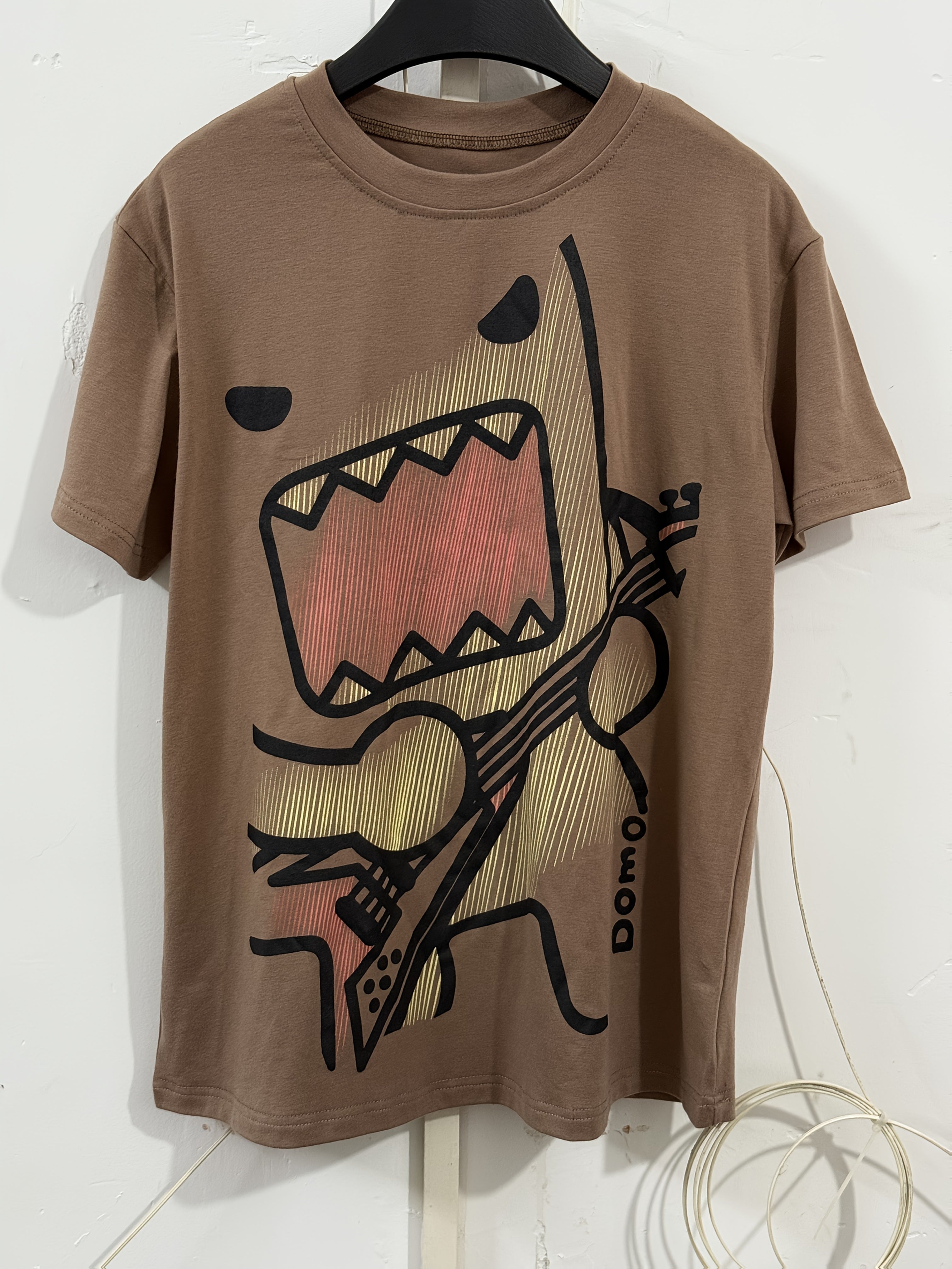 Women'S Y2K Anime Graphic T-Shirt - White Tee with Bold Red Eyes & Guitar Print, Loose Fit Streetwear Top for Concerts, Casual Outfits - All-Season Retro Hip-Hop Fashion Statement Shirt, Concert Attire, Playful Design, Durable Print, Street Style, Vintage